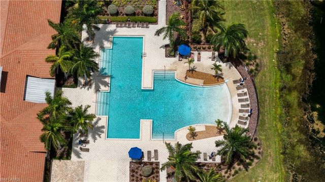 1588 Vizcaya LN, Naples, FL 34113