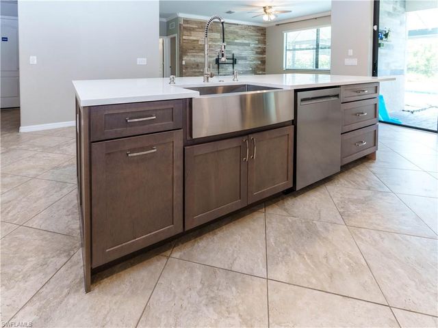 1588 Vizcaya LN, Naples, FL 34113