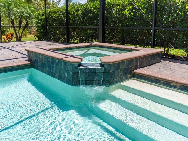 1588 Vizcaya LN, Naples, FL 34113