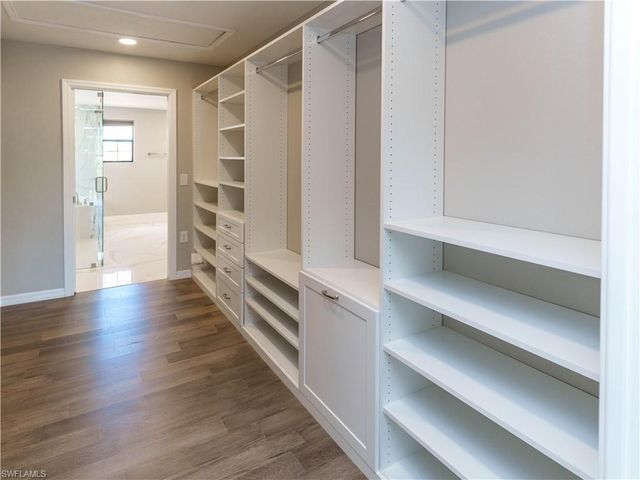 1588 Vizcaya LN, Naples, FL 34113