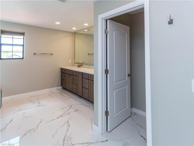 1588 Vizcaya LN, Naples, FL 34113