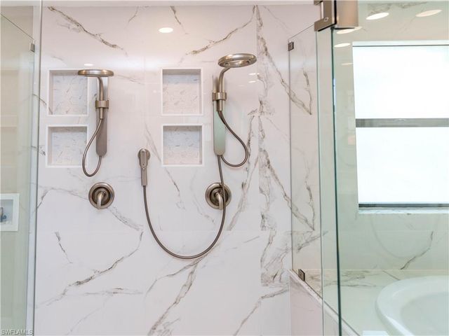 1588 Vizcaya LN, Naples, FL 34113