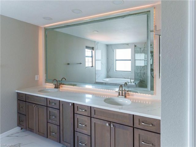1588 Vizcaya LN, Naples, FL 34113