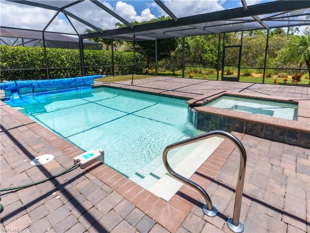 1588 Vizcaya LN, Naples, FL 34113