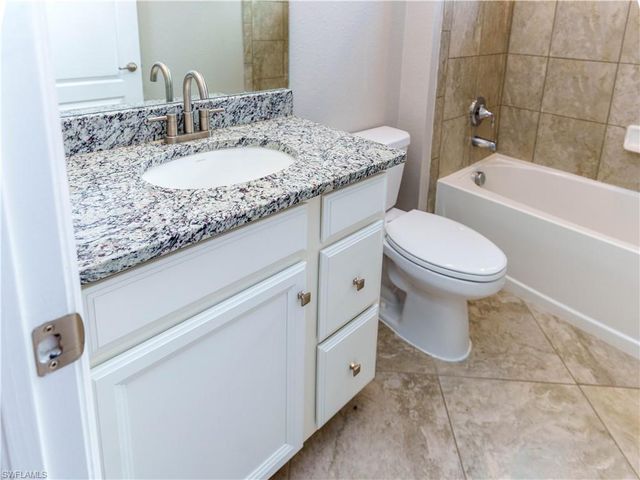 1588 Vizcaya LN, Naples, FL 34113