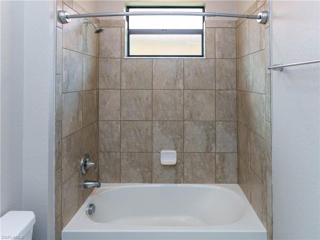 1588 Vizcaya LN, Naples, FL 34113