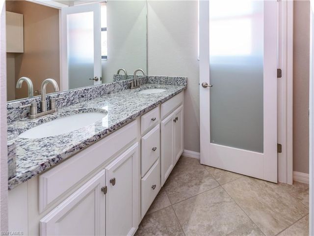 1588 Vizcaya LN, Naples, FL 34113