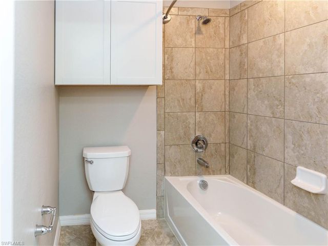 1588 Vizcaya LN, Naples, FL 34113