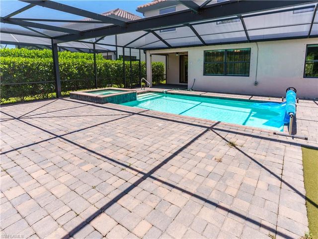1588 Vizcaya LN, Naples, FL 34113