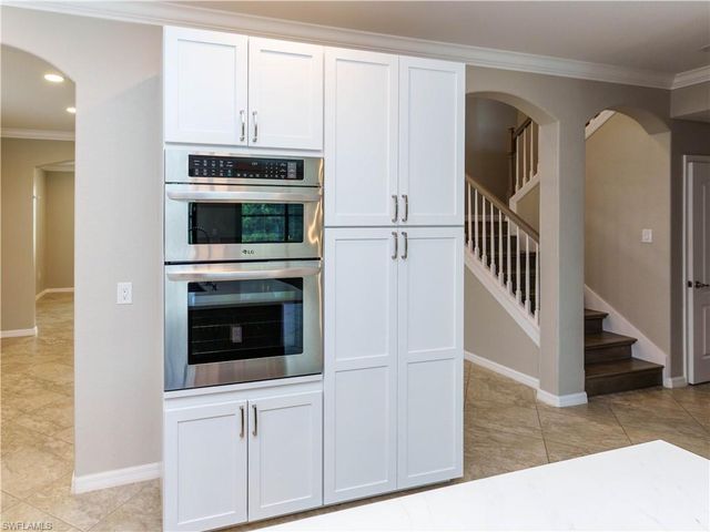 1588 Vizcaya LN, Naples, FL 34113