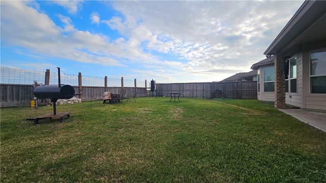 1051 Ocean Breeze St, Portland, TX 78374