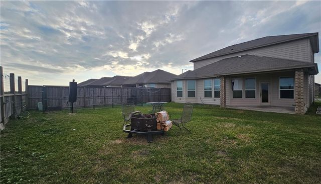 1051 Ocean Breeze St, Portland, TX 78374