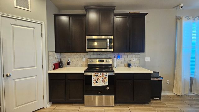 1051 Ocean Breeze St, Portland, TX 78374