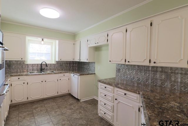 700 David Dr, Tyler, TX 75703