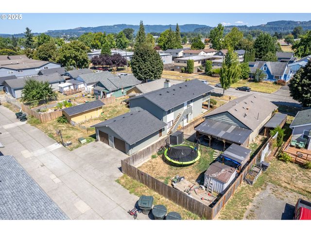 823 8TH Ave, Longview, WA 98632