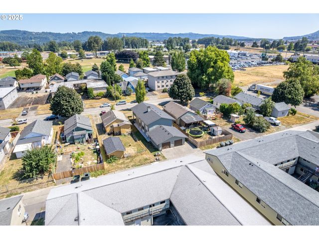 823 8TH Ave, Longview, WA 98632