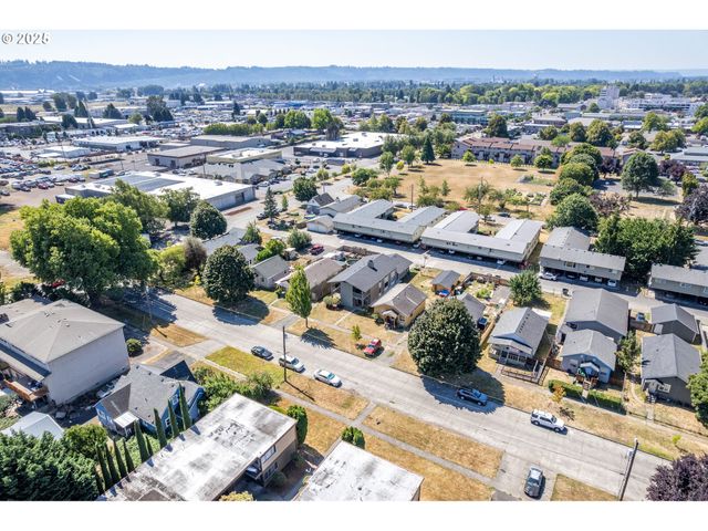 823 8TH Ave, Longview, WA 98632