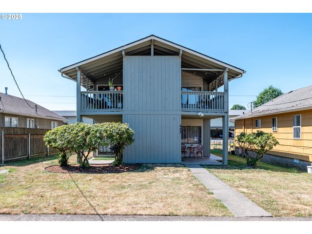 823 8TH Ave, Longview, WA 98632
