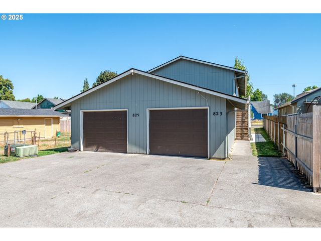 823 8TH Ave, Longview, WA 98632