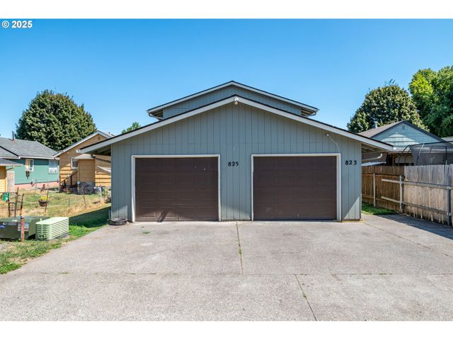 823 8TH Ave, Longview, WA 98632