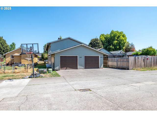 823 8TH Ave, Longview, WA 98632
