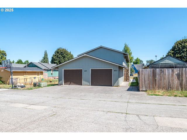 823 8TH Ave, Longview, WA 98632