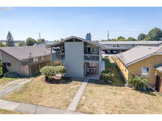 823 8TH Ave, Longview, WA 98632