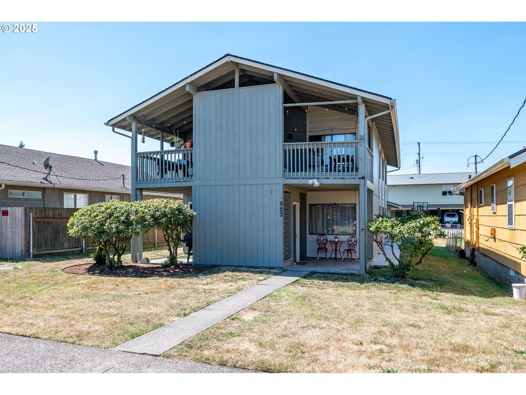 823 8TH Ave, Longview, WA 98632