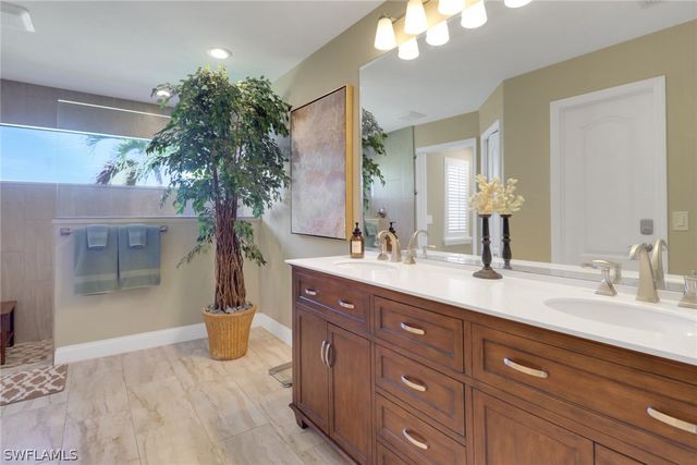 1466 Vintage LN, Naples, FL 34104