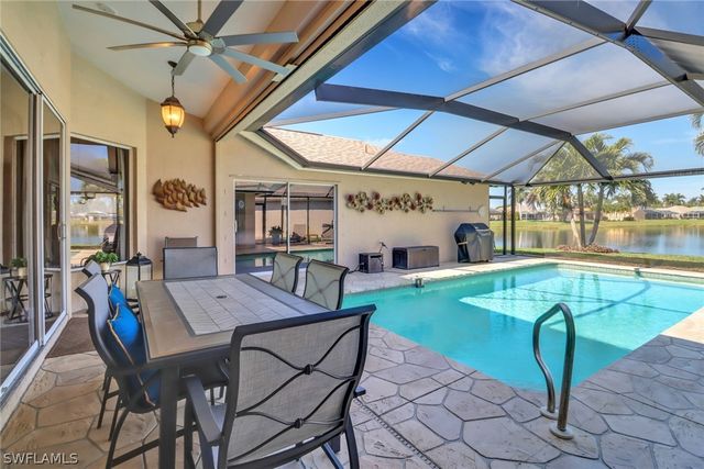 1466 Vintage LN, Naples, FL 34104