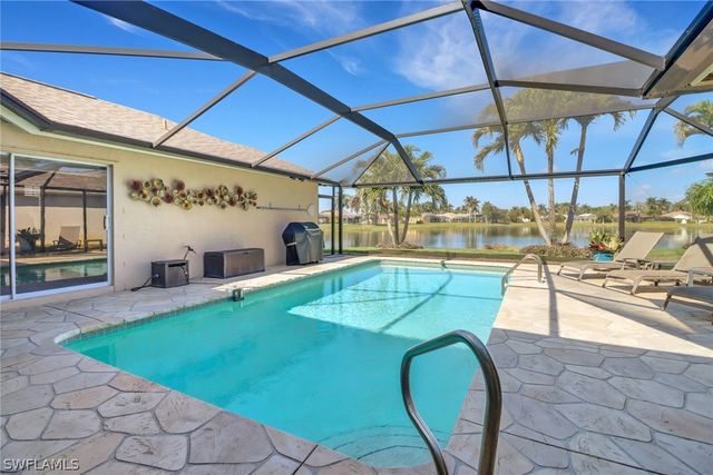 1466 Vintage LN, Naples, FL 34104