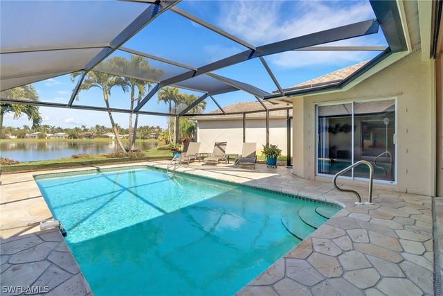 1466 Vintage LN, Naples, FL 34104