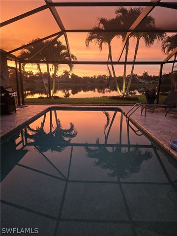 1466 Vintage LN, Naples, FL 34104