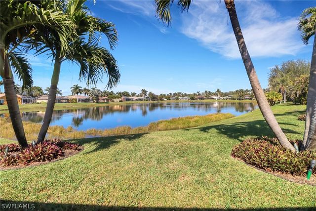 1466 Vintage LN, Naples, FL 34104