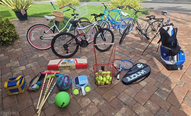 1466 Vintage LN, Naples, FL 34104