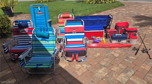 1466 Vintage LN, Naples, FL 34104