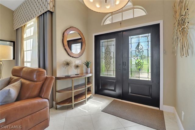 1466 Vintage LN, Naples, FL 34104