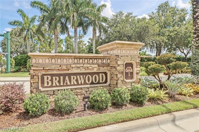 1466 Vintage LN, Naples, FL 34104