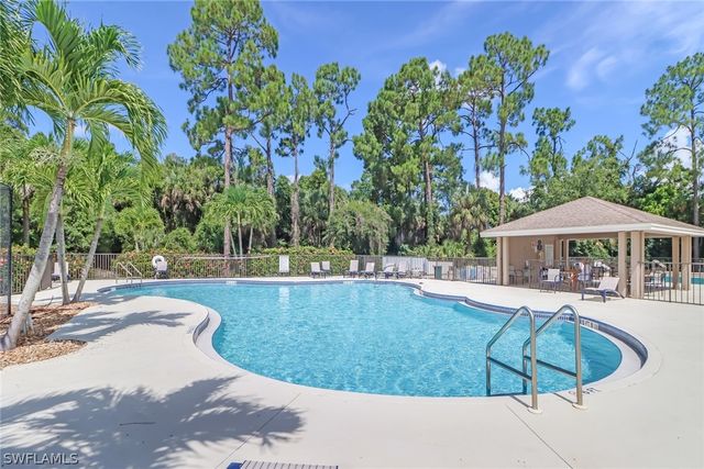 1466 Vintage LN, Naples, FL 34104