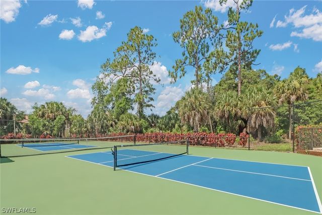 1466 Vintage LN, Naples, FL 34104