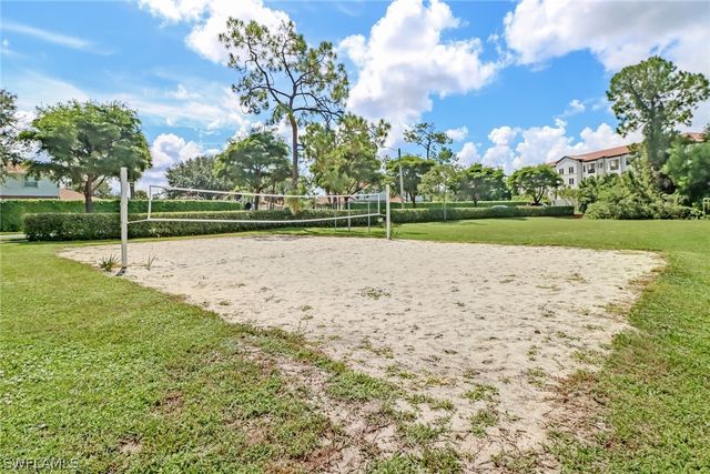 1466 Vintage LN, Naples, FL 34104