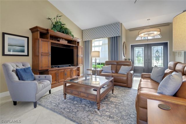 1466 Vintage LN, Naples, FL 34104