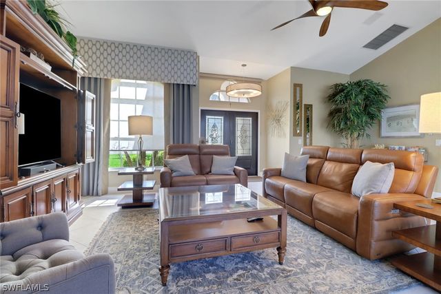 1466 Vintage LN, Naples, FL 34104