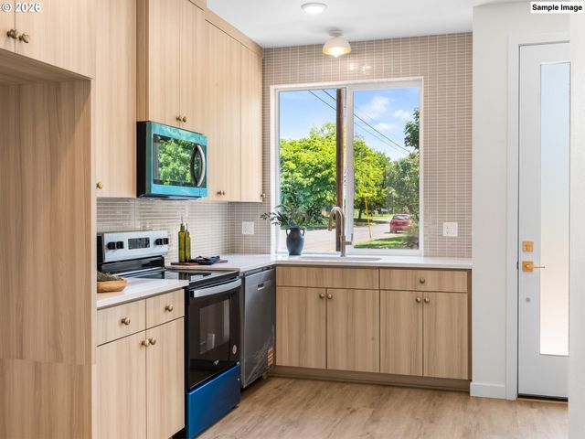 4891 Ne Cesar E Chavez Blvd, Portland, OR 97211