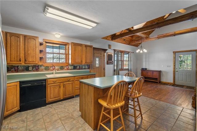 10170 Lawndell Road SW, Navarre, OH 44662