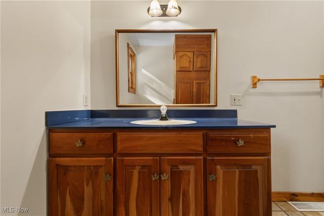 10170 Lawndell Road SW, Navarre, OH 44662