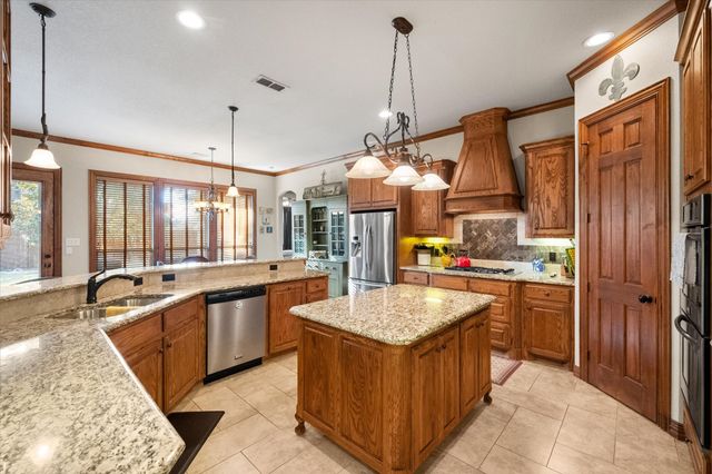 1103 Mckenzie Drive, Mansfield, TX 76063