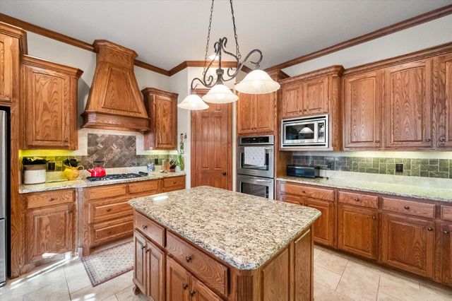 1103 Mckenzie Drive, Mansfield, TX 76063