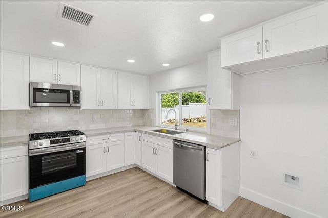 554 Dorena Drive, Newbury Park, CA 91320