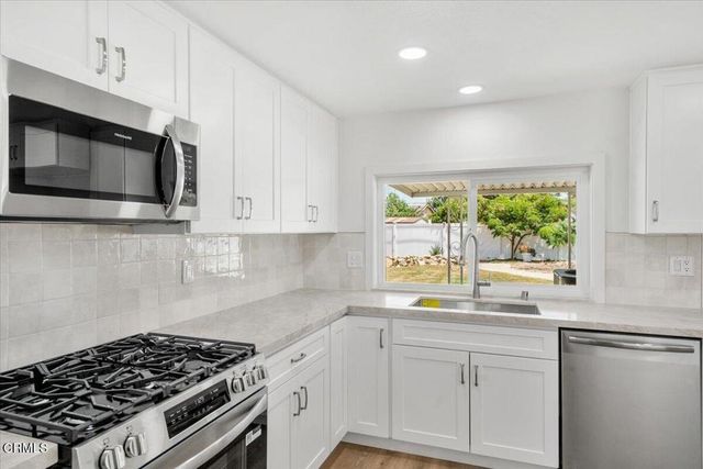 554 Dorena Drive, Newbury Park, CA 91320